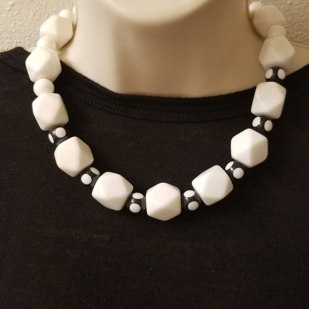 Fun chunky necklace.